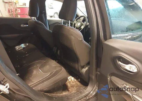 2015 Jeep Cherokee Latitude z USA, uszkodzony, nr VIN 1C4PJMCS2FW702763